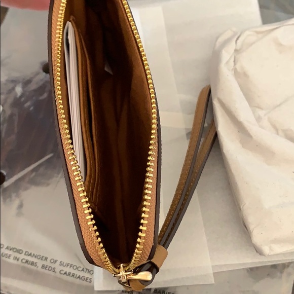 COACH!! NWT! Gorgeous Carmel wristlet!!! - Picture 7 of 8